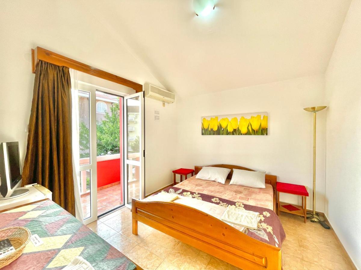 Vila L Budva Hotel Buitenkant foto