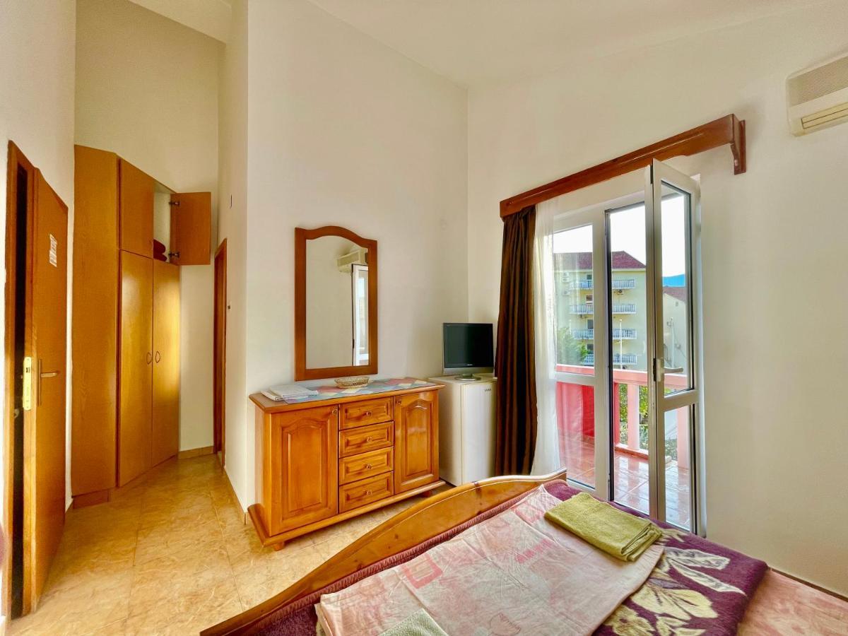 Vila L Budva Hotel Buitenkant foto