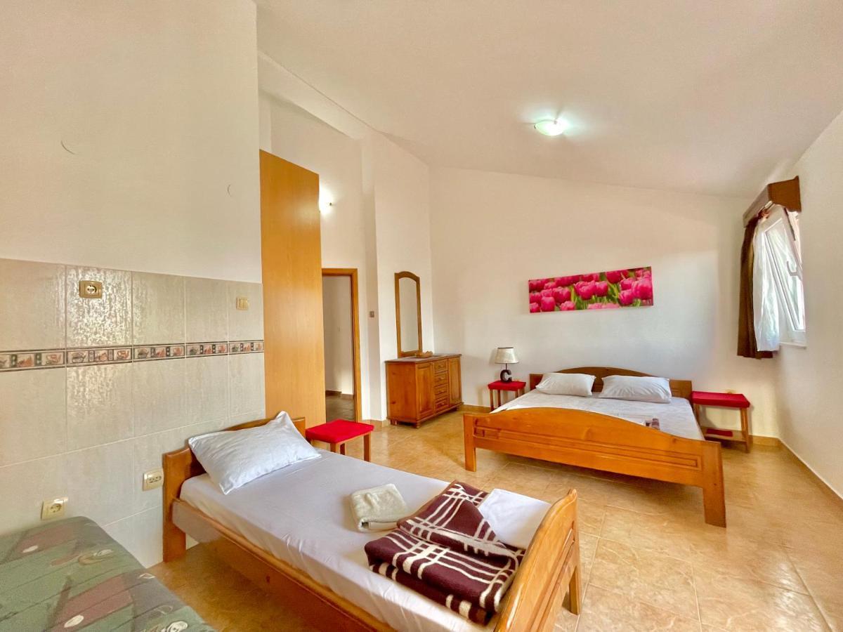 Vila L Budva Hotel Buitenkant foto