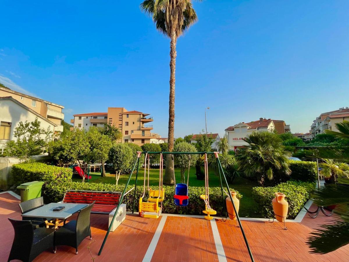 Vila L Budva Hotel Buitenkant foto