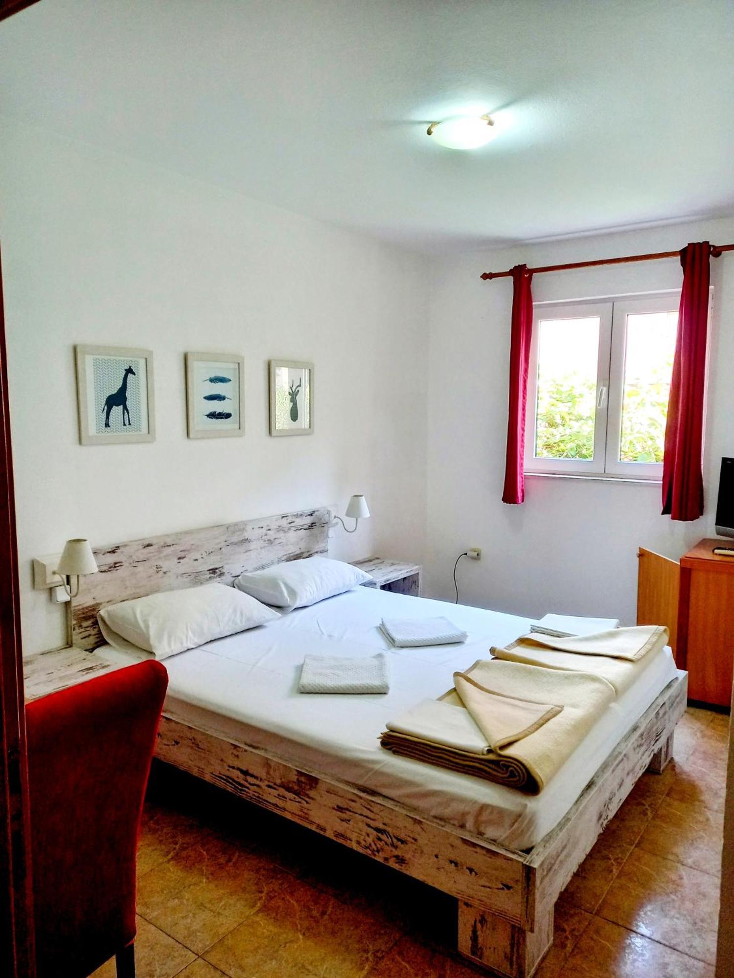 Vila L Budva Hotel Buitenkant foto